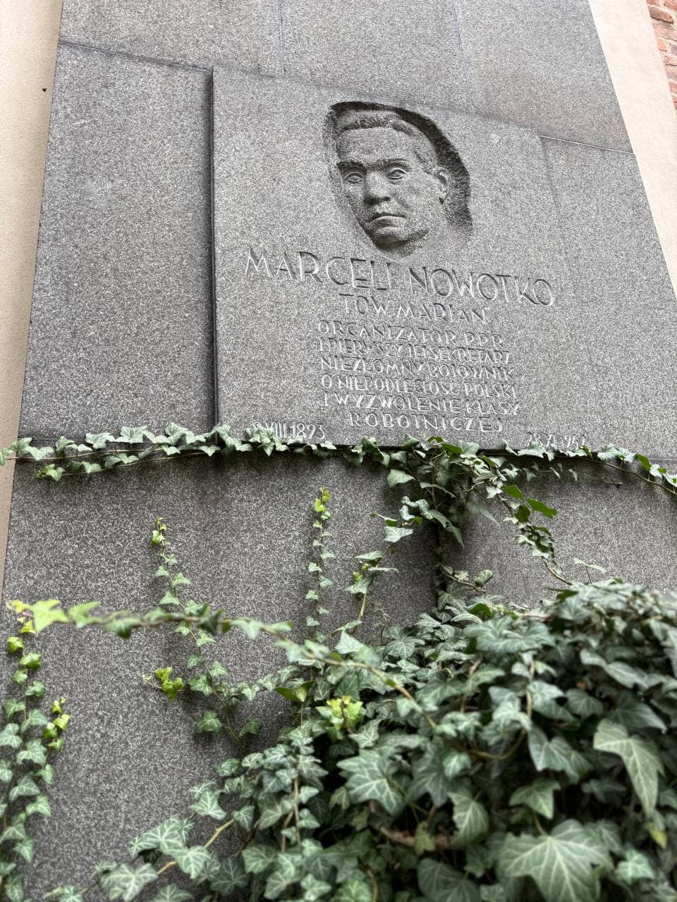 Zdjęcie grobu Marceli Nowotko (2)