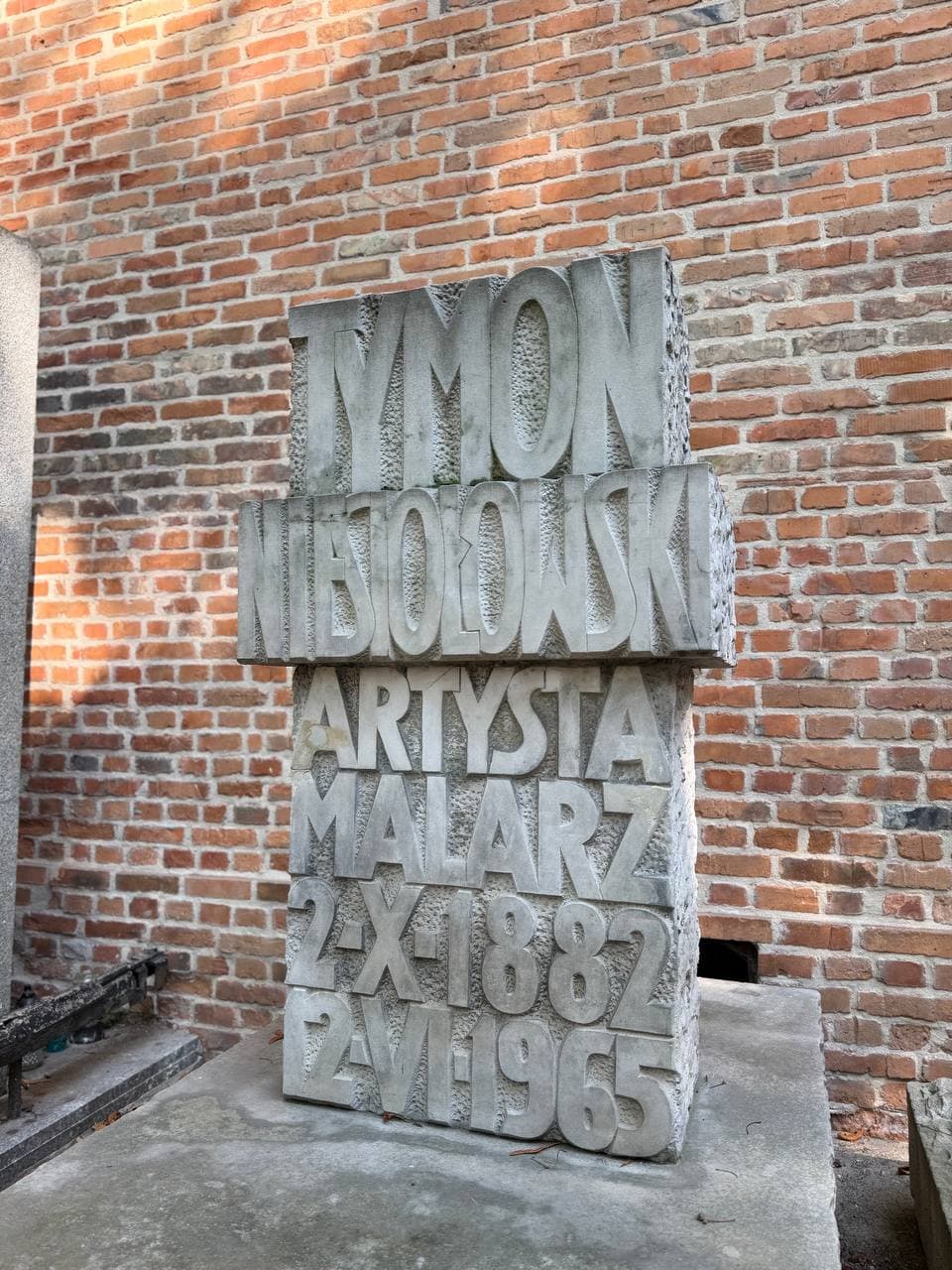 Zdjęcie grobu Tymon Niesiołowski (1)