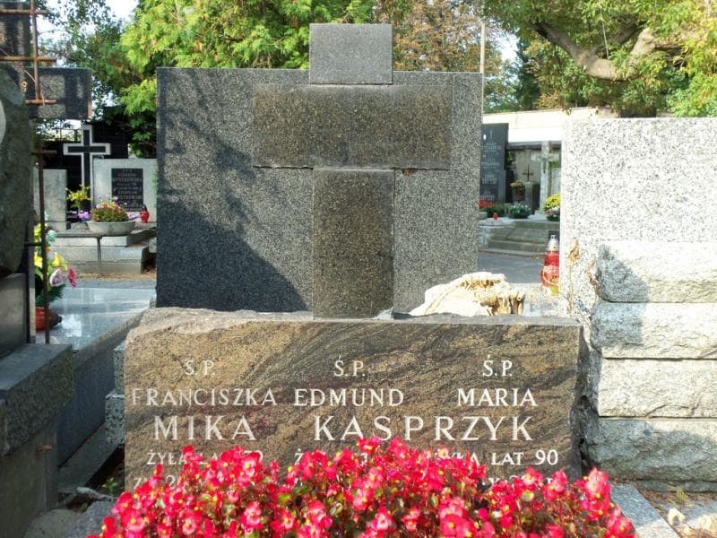 Zdjęcie grobu Franciszka Mika (2)