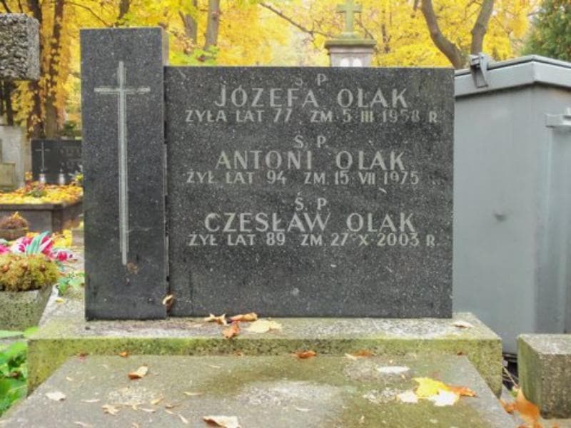 Zdjęcie grobu Antoni Olak (2)