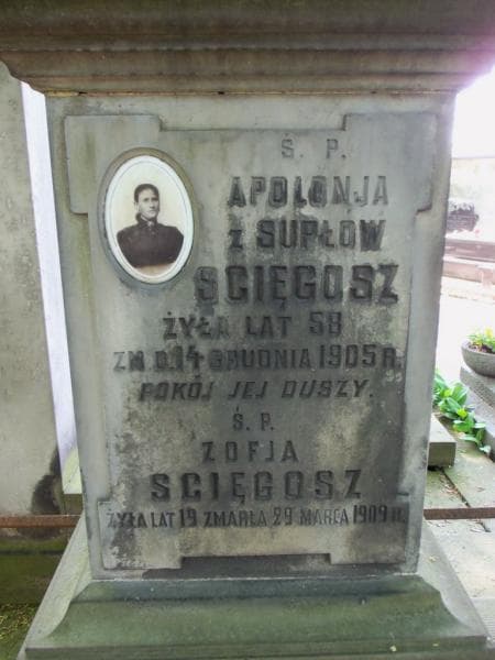 Zdjęcie grobu Adaś ... (2)