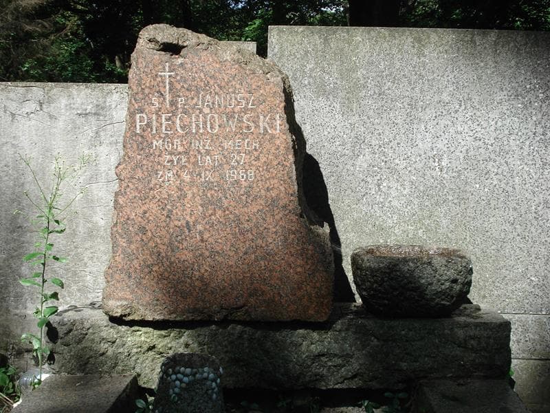 Zdjęcie grobu Janusz Piechowski (2)