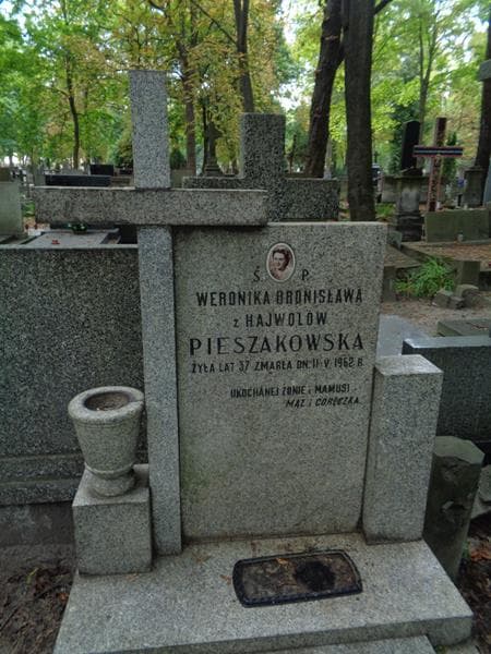 Zdjęcie grobu Weronika Bronisława Pieszakowska (2)