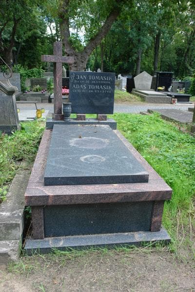 Zdjęcie grobu Adaś Tomasik (1)
