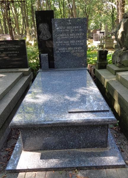Zdjęcie grobu Romuald Bielewicz (1)