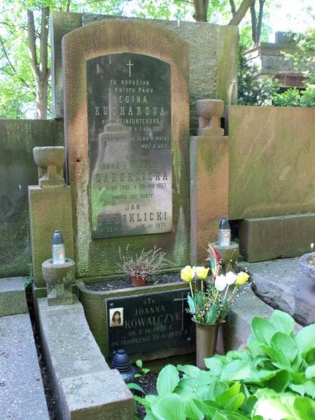 Zdjęcie grobu Regina Kucharova (2)