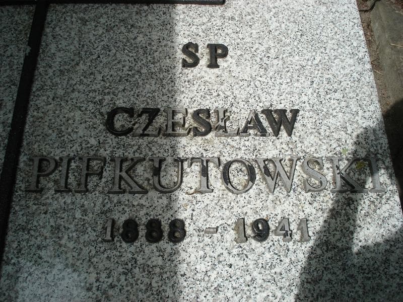 Zdjęcie grobu Czesław Piekutowski (2)