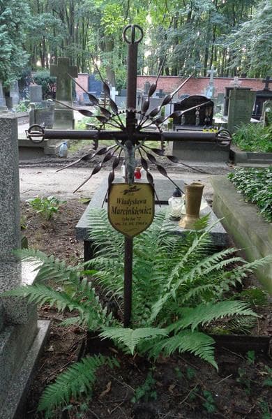 Zdjęcie grobu Władysława Marcinkiewicz (2)
