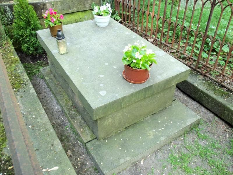 Zdjęcie grobu Marcinek Guirard (2)