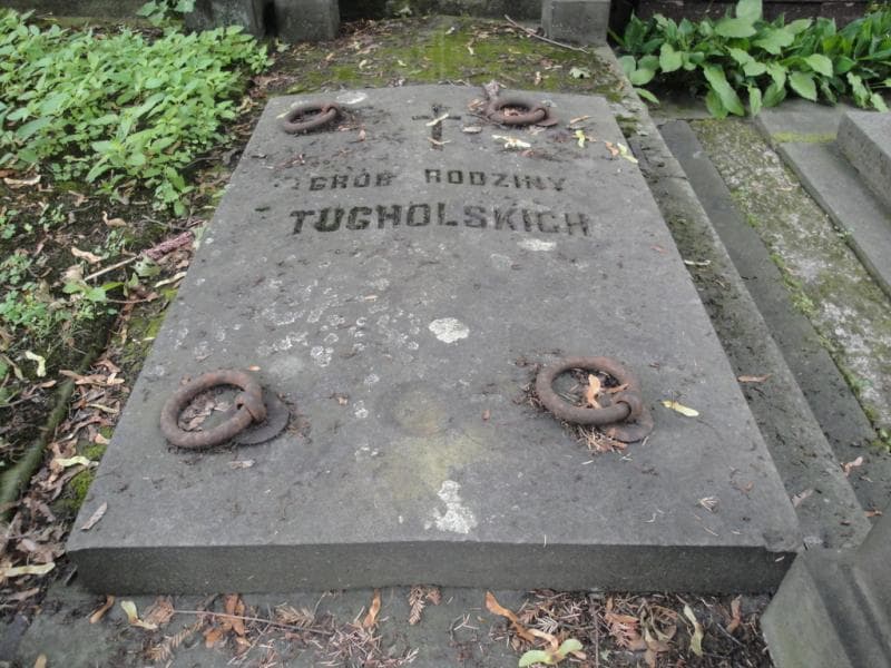 Zdjęcie grobu Tucholscy (2)