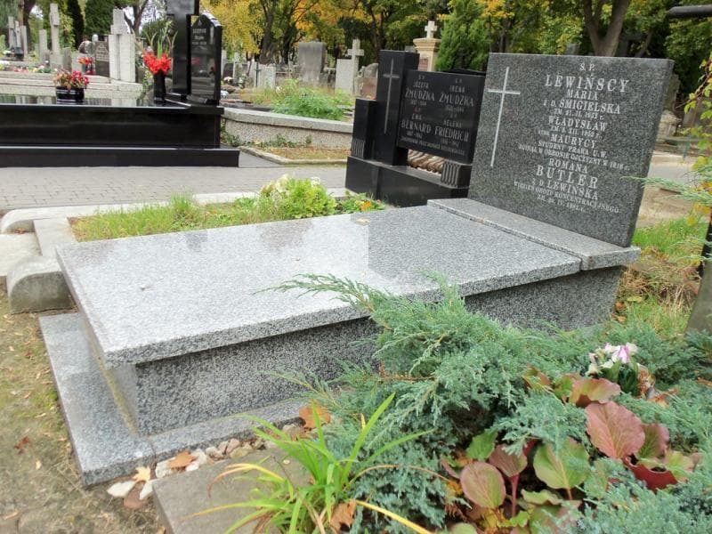 Zdjęcie grobu Romana Butler (1)