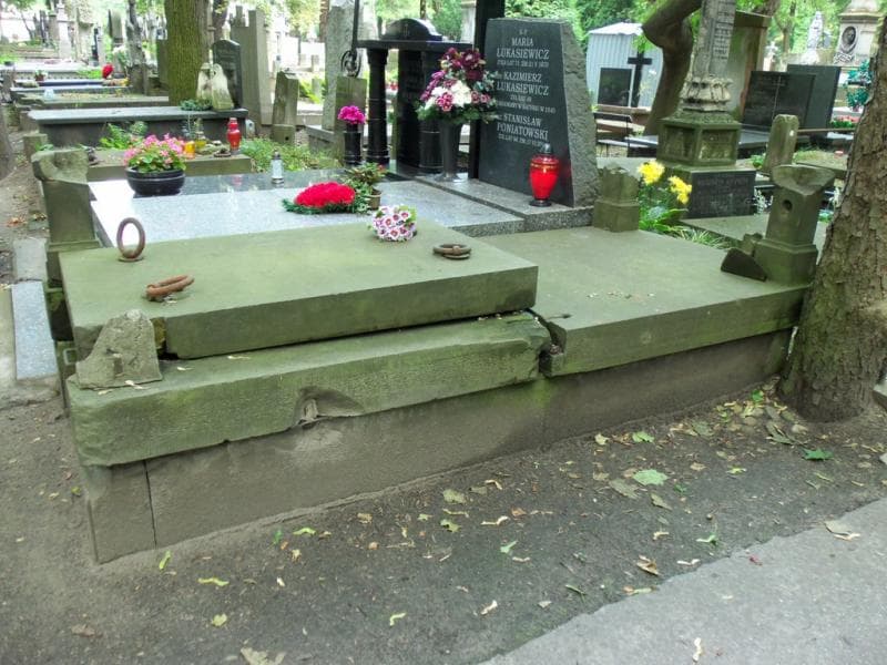 Zdjęcie grobu Jakuccy (1)