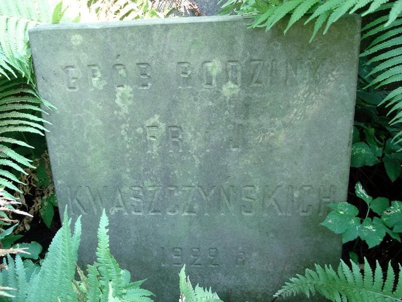 Zdjęcie grobu Kwaszczyńscy (1)