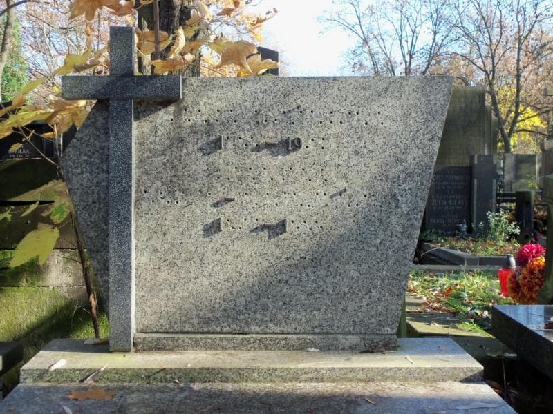 Zdjęcie grobu Anonim (2)