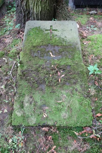 Zdjęcie grobu Augusta Tikelman (2)