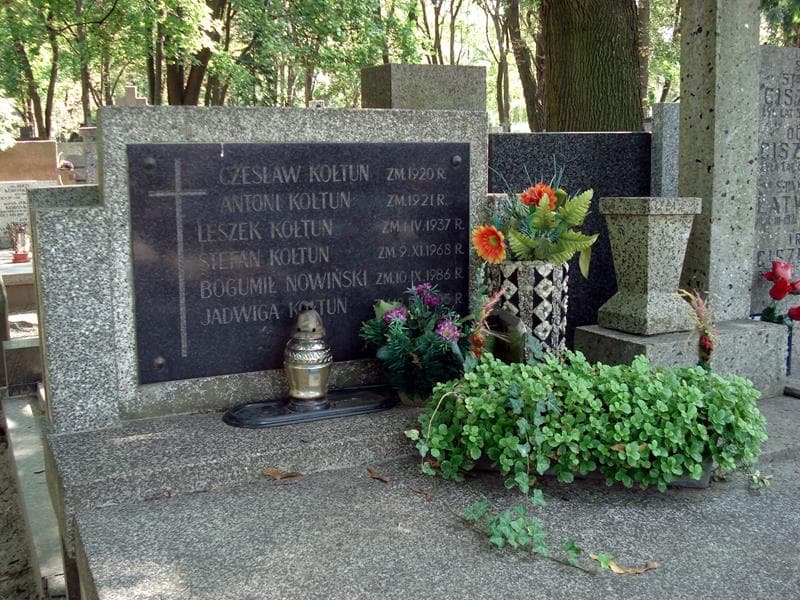 Zdjęcie grobu Bogumił Nowiński (2)