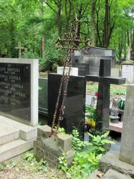 Zdjęcie grobu Antonina ... (2)