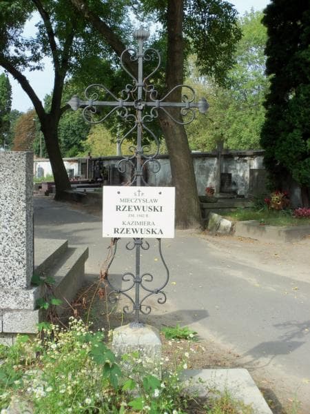 Zdjęcie grobu Kazimiera Rzewuska (2)