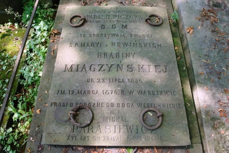 Zdjęcie grobu Cezary Nowiński (2)