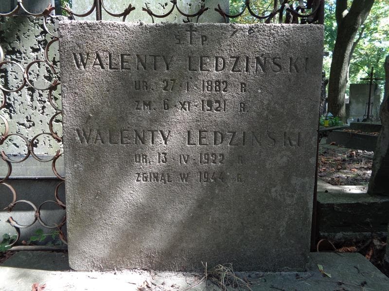 Zdjęcie grobu Walenty Ledziński (2)
