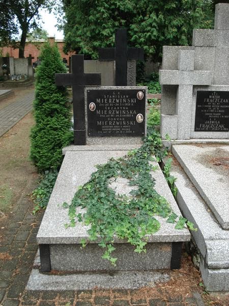 Zdjęcie grobu: Konrad Mierzwiński