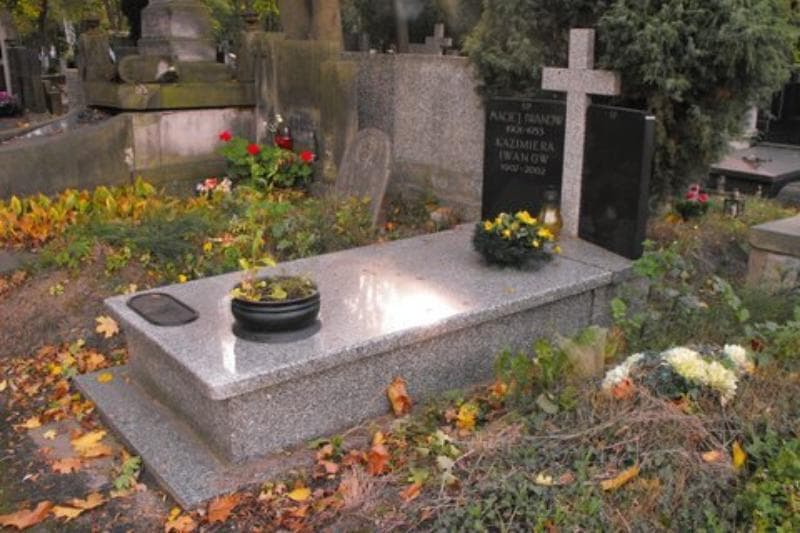 Zdjęcie grobu Kazimiera Iwanow (1)