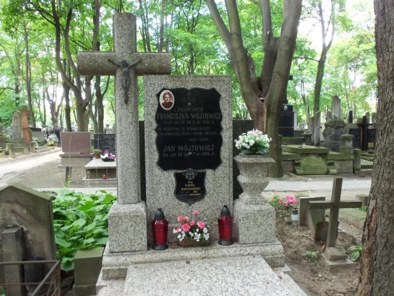 Zdjęcie grobu Karol Bartmanski (2)