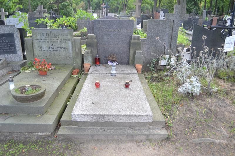 Zdjęcie grobu Maria Około-Kułak (1)