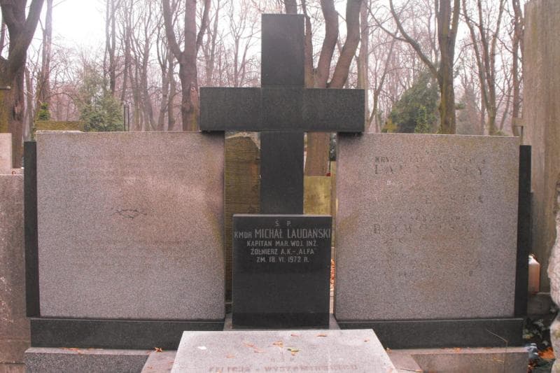 Zdjęcie grobu Aś Laudański (2)