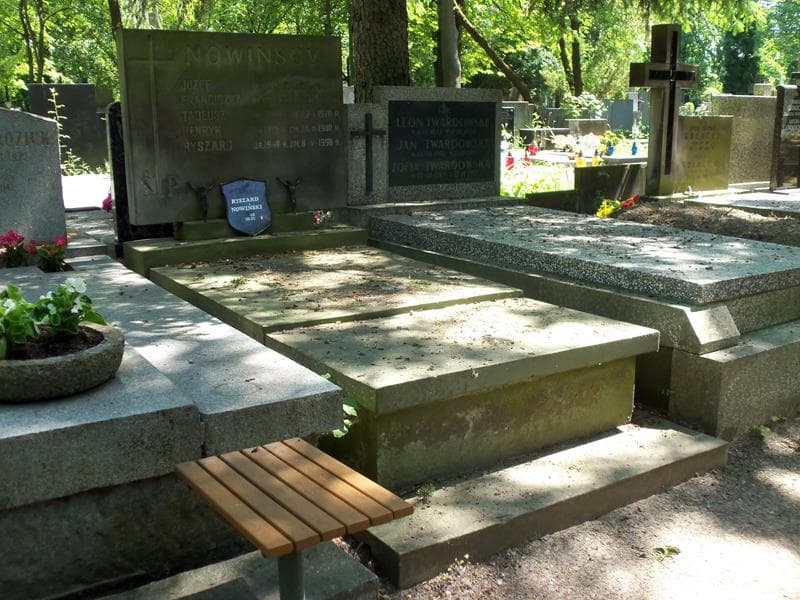 Zdjęcie grobu Henryk Nowiński (1)