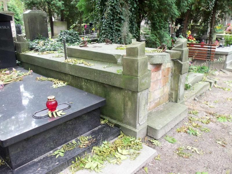 Zdjęcie grobu Anonim (2)
