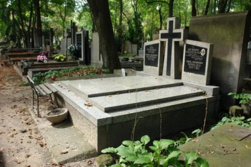 Zdjęcie grobu Adam Grzybowski (1)