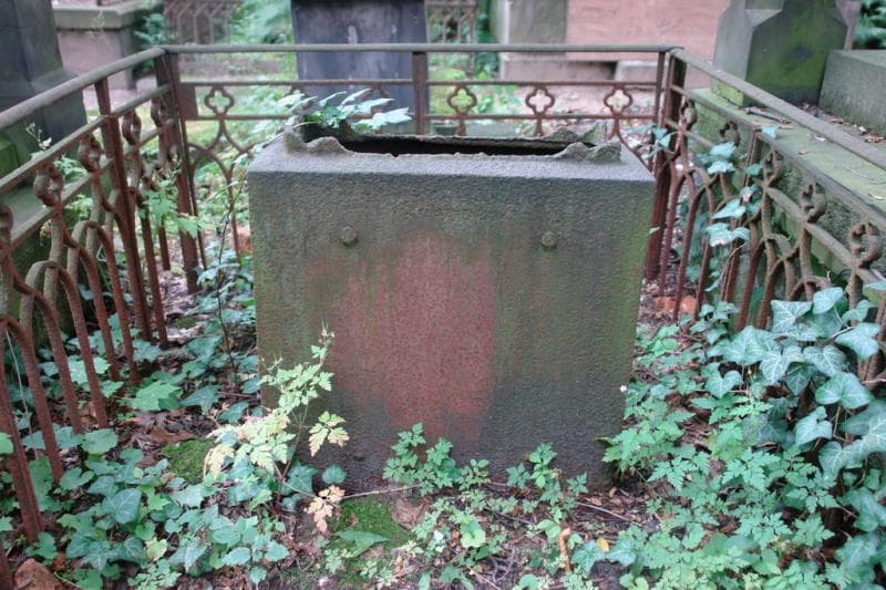 Zdjęcie grobu Luise Kohn (2)