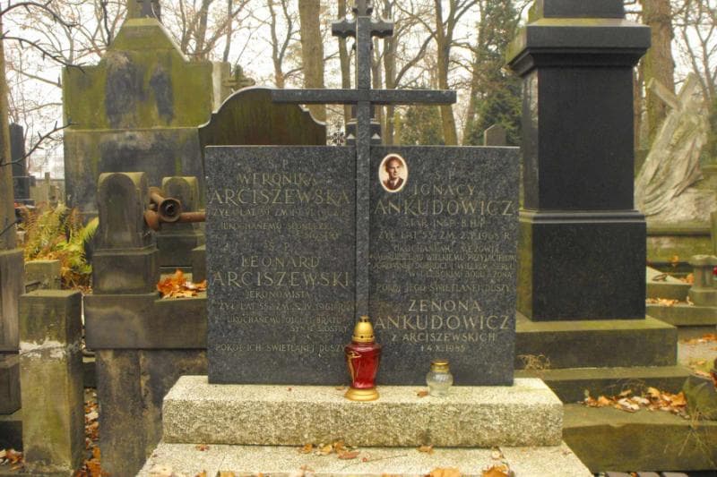 Zdjęcie grobu Zenona Andukowicz (2)