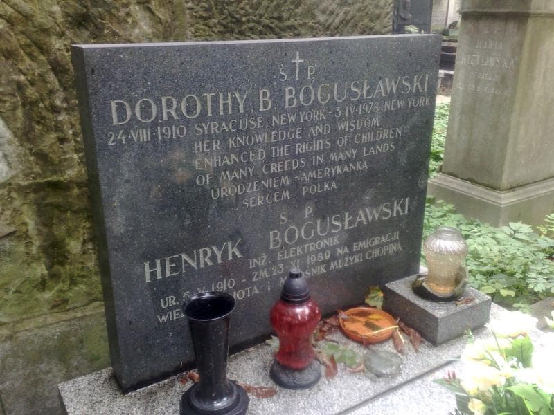 Zdjęcie grobu Dorothy B. Bogusławski (2)