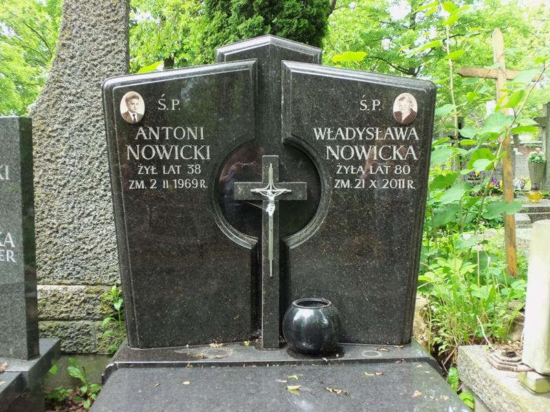 Zdjęcie grobu Władysława Nowicka (2)