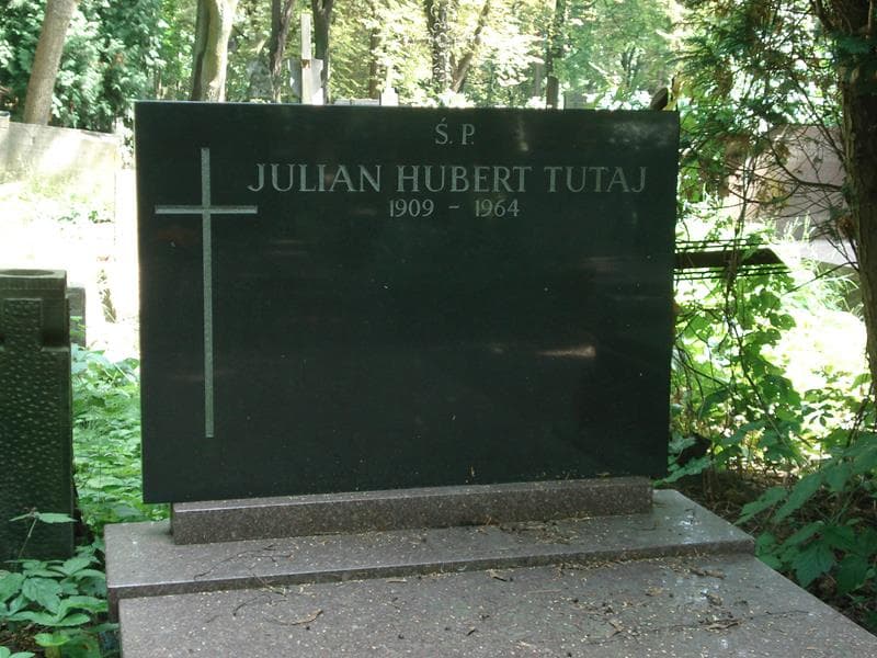 Zdjęcie grobu Julian Hubert Tutaj (1)