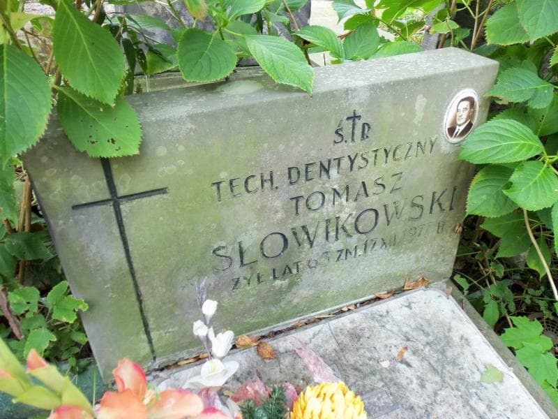Zdjęcie grobu Tomasz Słowikowski (2)