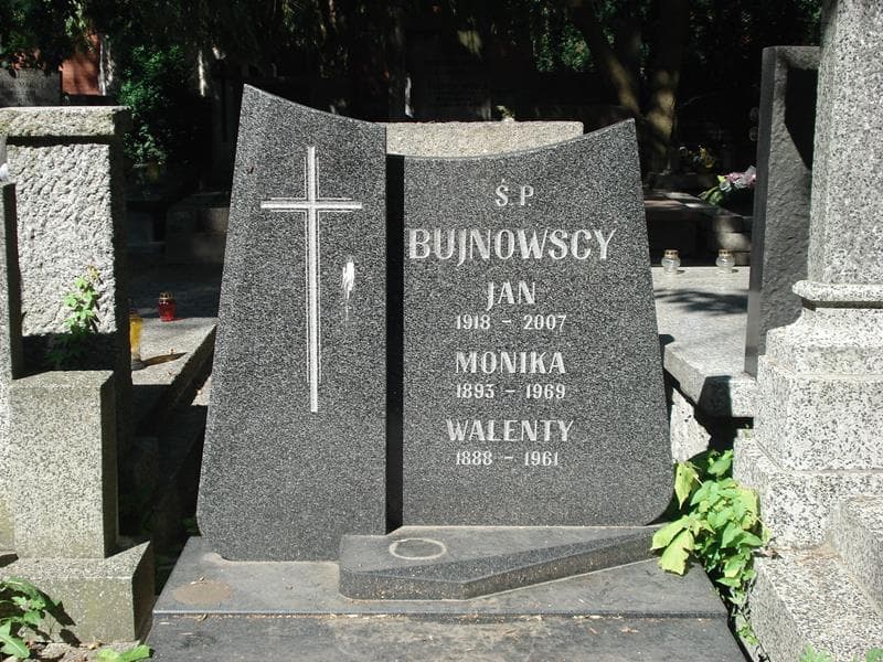 Zdjęcie grobu Walenty Bujnowski (2)