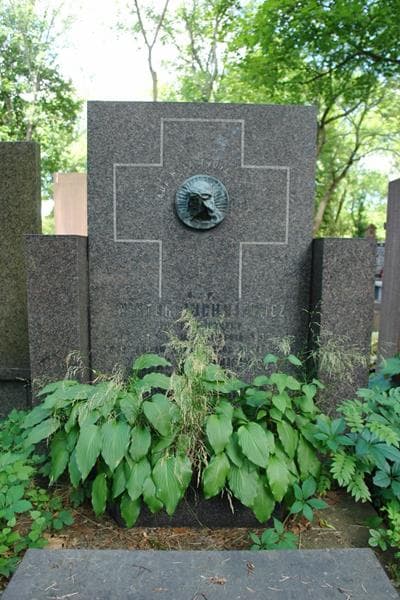 Zdjęcie grobu Wiktor Juchniewicz (2)