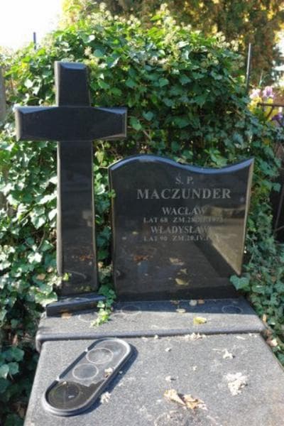 Zdjęcie grobu Władysława Maczunder (2)