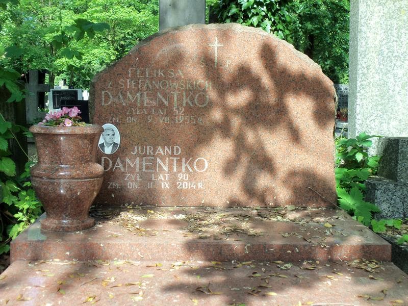 Zdjęcie grobu Jurand Damentko (2)