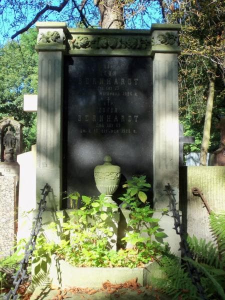 Zdjęcie grobu Leon Bernhardt (2)