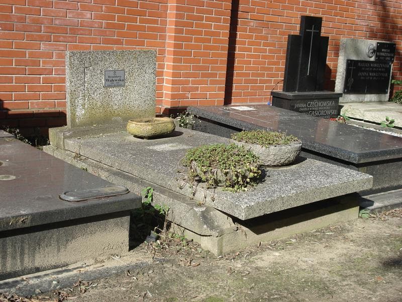 Zdjęcie grobu Bronisława Walewska (1)