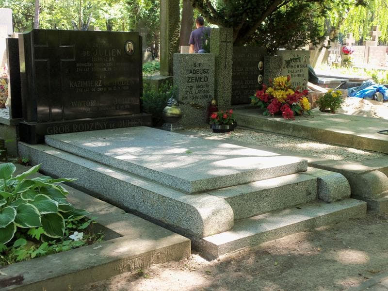 Zdjęcie grobu Kazimierz De Julien (1)