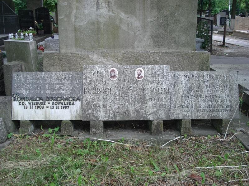 Zdjęcie grobu Romualda Burchacka (2)