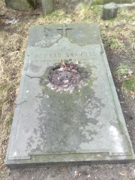 Zdjęcie grobu Konrad Brandel (1)
