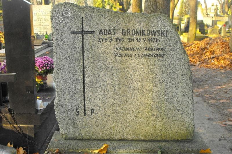 Zdjęcie grobu Adaś Bronikowski (2)