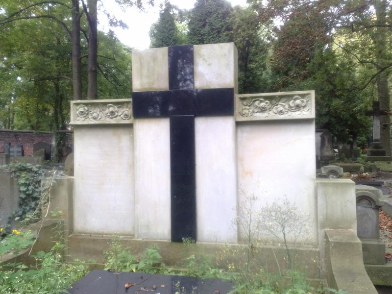 Zdjęcie grobu Ostrowscy (1)