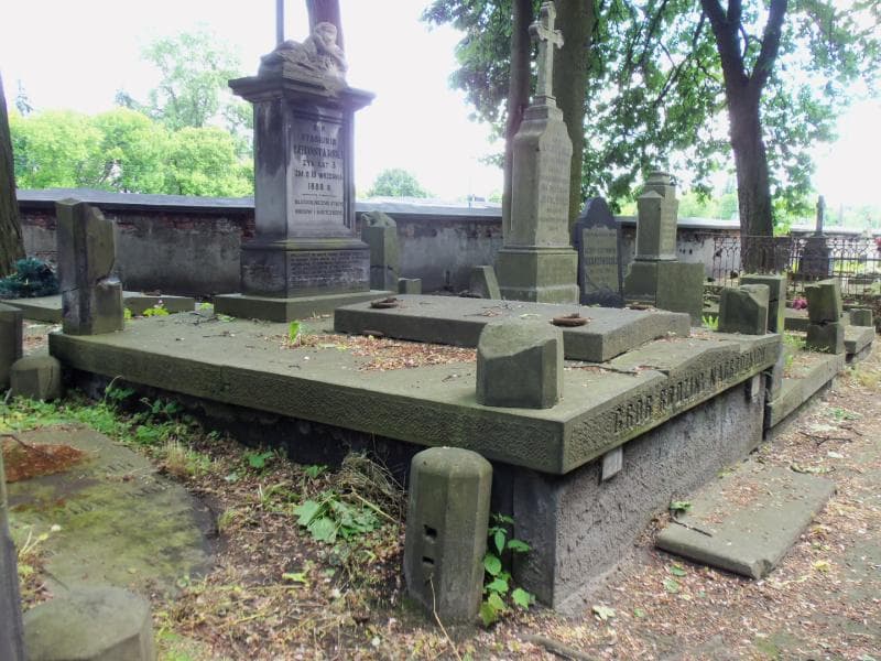 Zdjęcie grobu Stasiunio Lutostański (1)